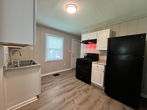 2nd image of 2352 Hiawatha Park Dr