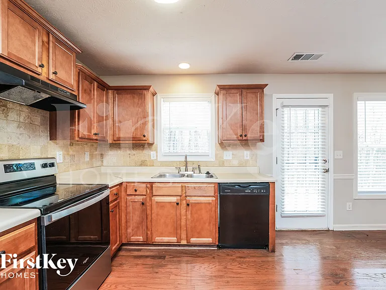 250 Landon Way — Photo 8