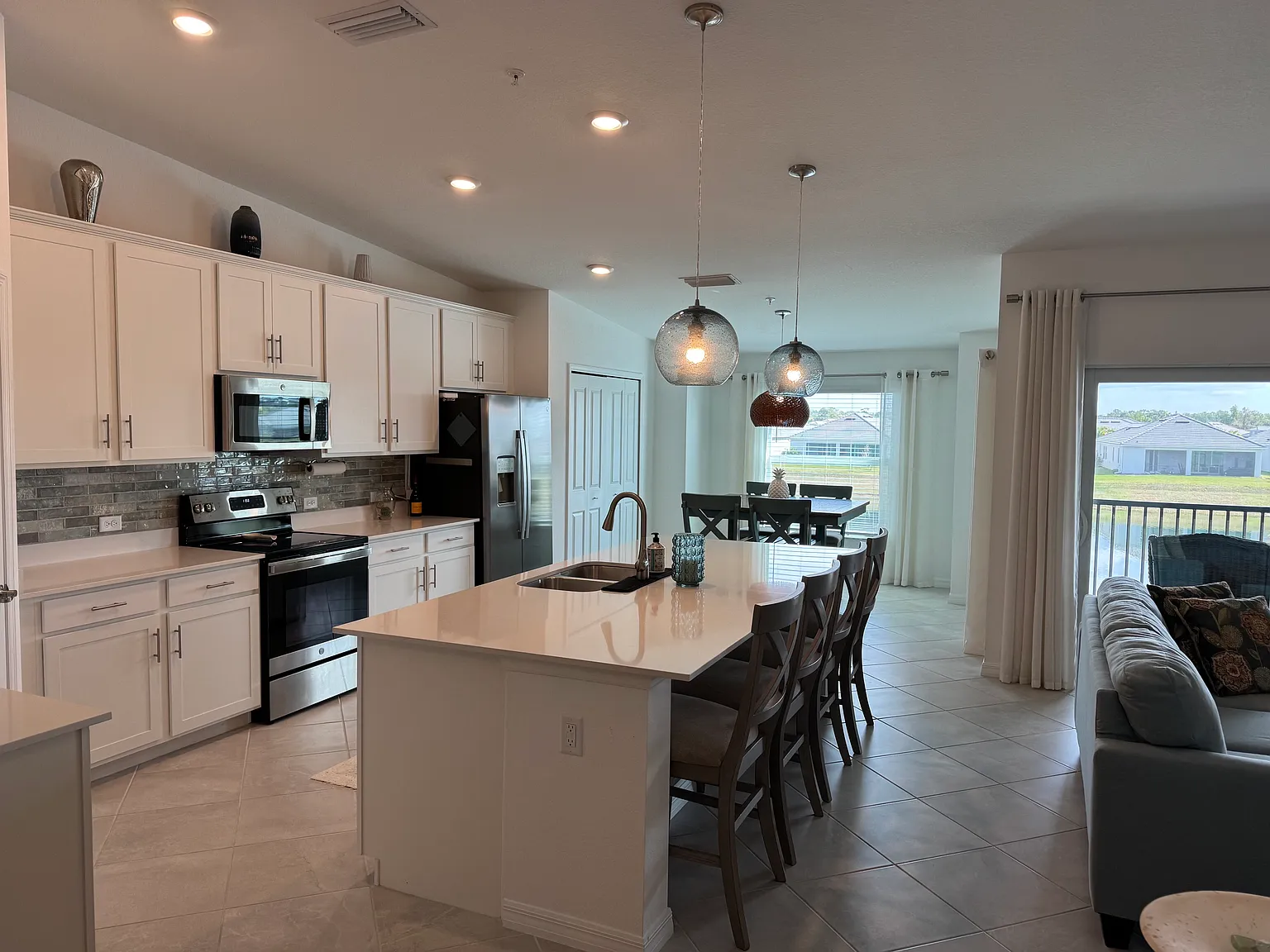 2 bed, 1366 sqft, $3,500 — Photo 4