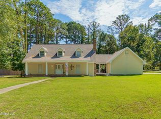 101 Pinewood Dr, Hattiesburg, MS 39402