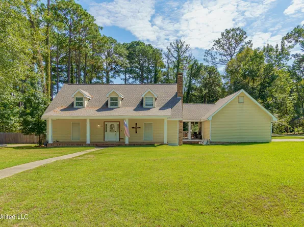 101 Pinewood Dr, Hattiesburg, MS 39402