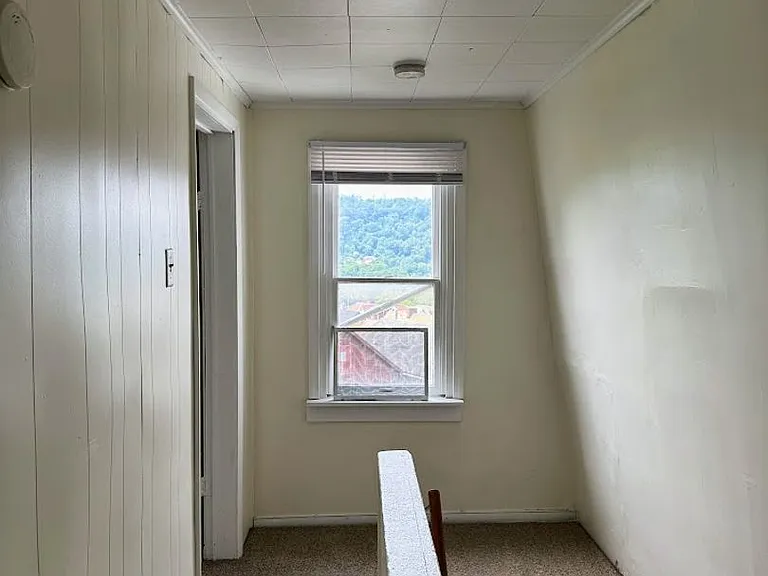 647 5th St — Photo 3