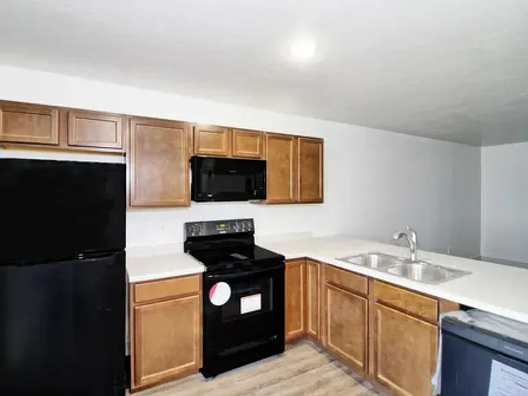 109 Anna Ct — Photo 3