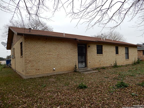3rd image of 1008 LONGLEAF DR
