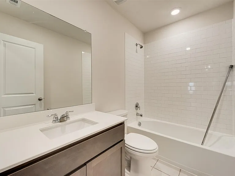 4016 Huntington Dr — Photo 13