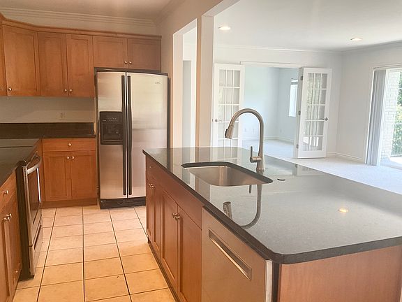 3rd image of 1492 S Woodward Ave #55