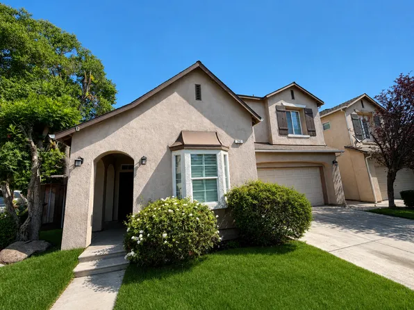 793 W Bordeaux Ln, Clovis, CA 93619