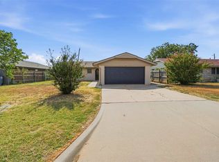 204 SE Surrey Pl, Lawton, OK 73501
