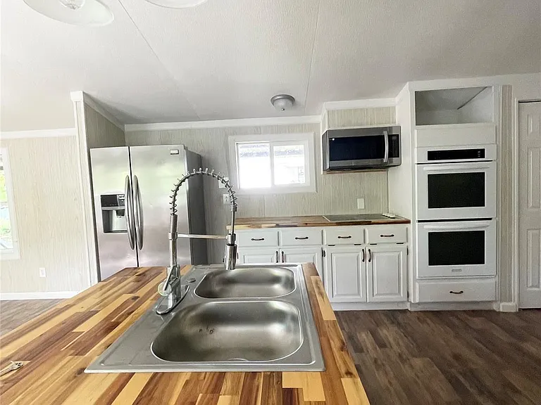 433 Capricorn Dr — Photo 13