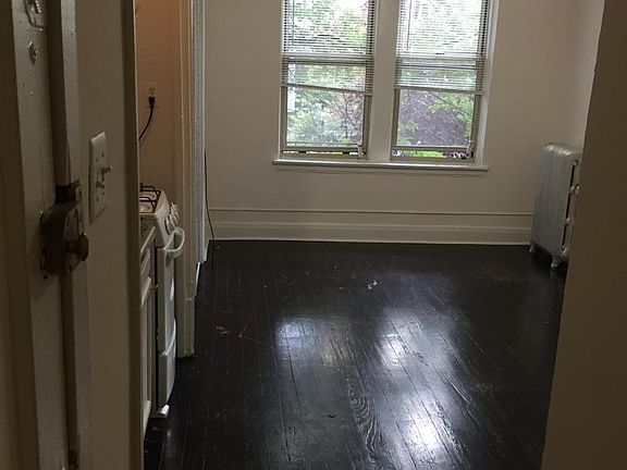 4th image of 640 W Briar Pl APT 203