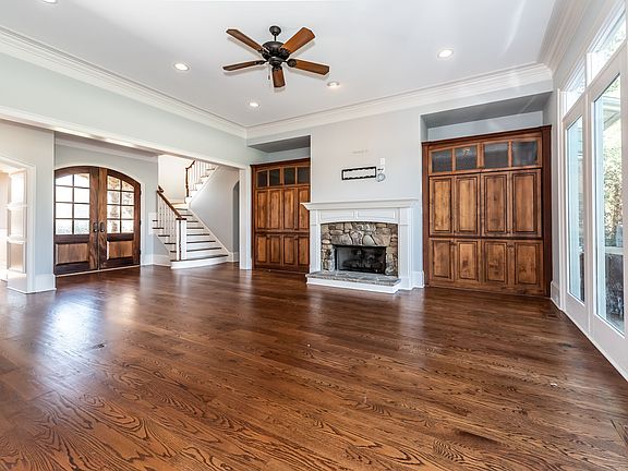 4th image of 122 Alton Ct