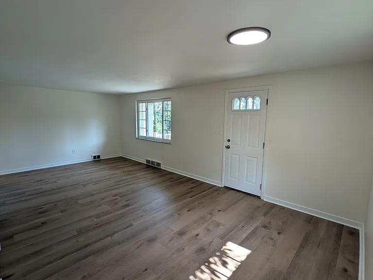 8074 Lincoln Rd — Photo 4