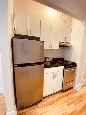 Rented by Metropolis Real Estate of Manhattan | media 4