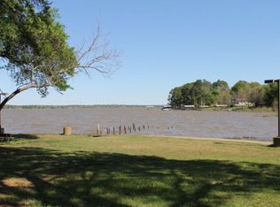 210 Whispering Oak Trl, Mabank, TX 75156
