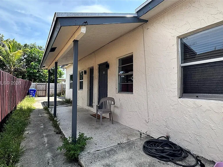 2220 Charleston St #2 — Photo 15