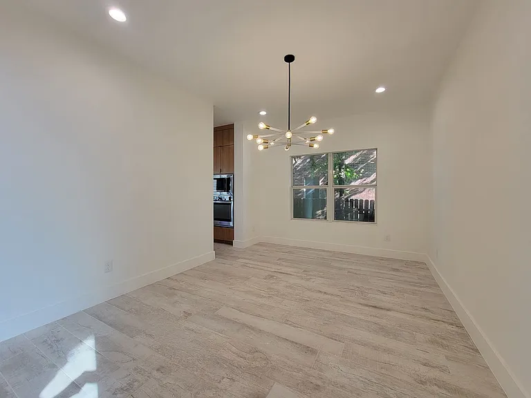 405 Darkwoods Dr — Photo 10