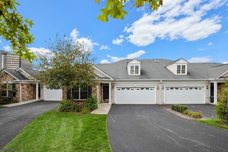 1st image of 20 Garnet Dr