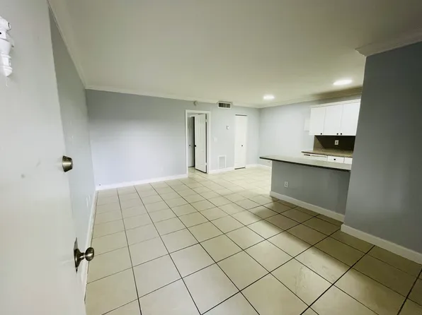 890 NW 45th Ave APT 32, Miami, FL 33126