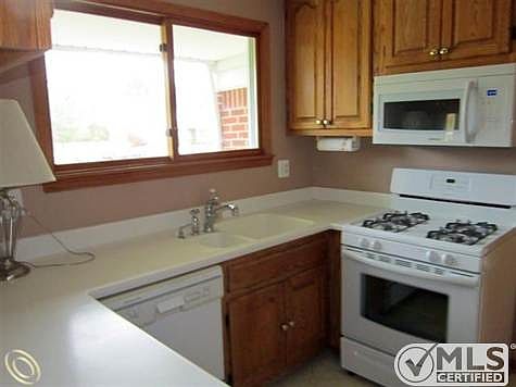 kitchen2hemlock.jpg