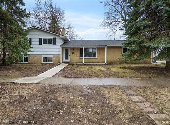 3rd image of 33914 Tawas Trl