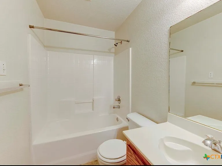 1606 Aztec Trce #B — Photo 11