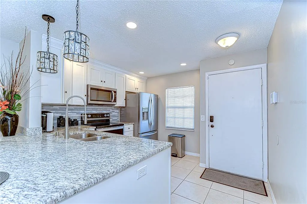2 bed, 2.0 bath, 865 sqft, $2,800 — Photo 4