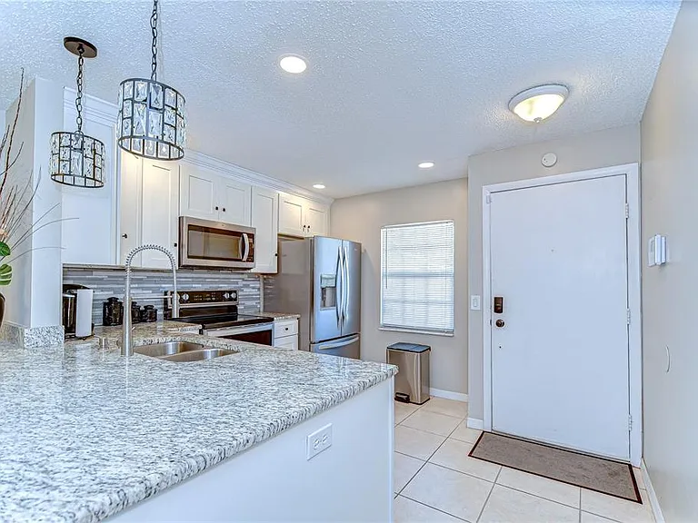 13870 Oakwood Ln — Photo 4