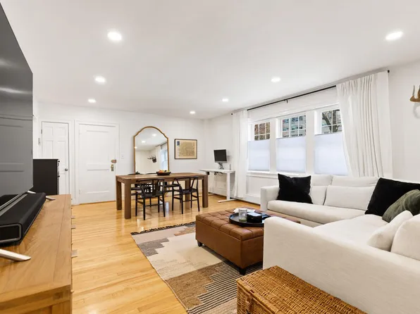 9B Hammond Pond Pkwy #A2, Chestnut Hill, MA 02467