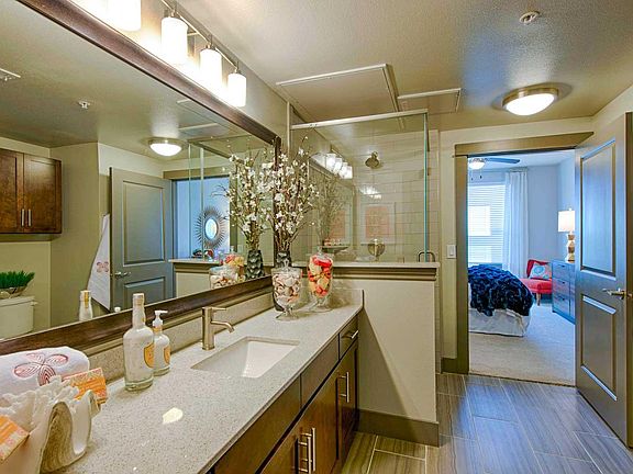 5th image of 3312 Knox St #2364