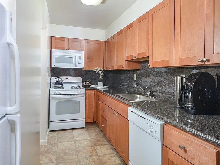 Standard Kitchen