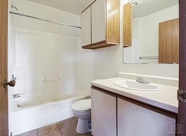 Country View Apartments — Photo 13