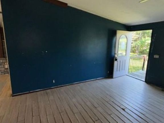 3rd image of 668 Mays Rd