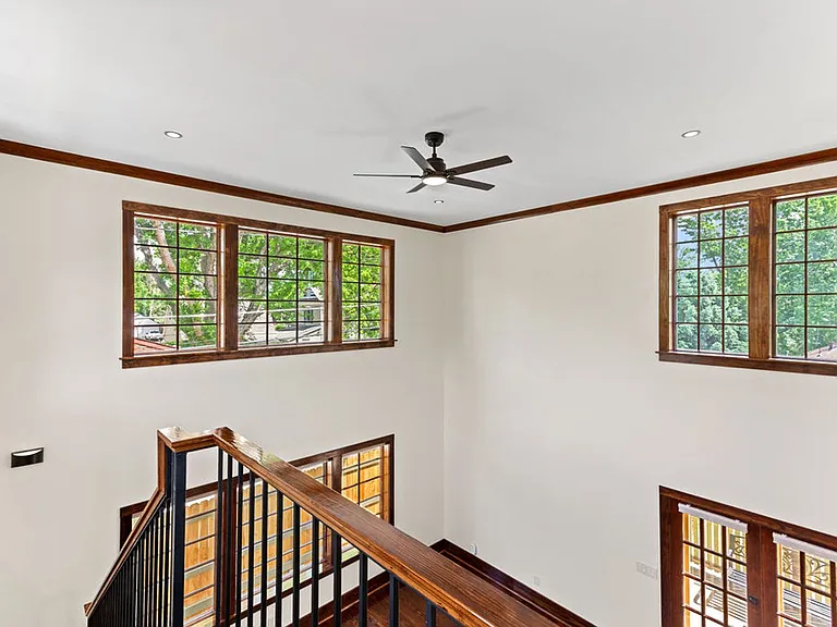 247 W 10th St — Photo 12