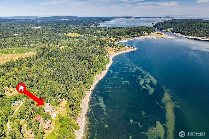 3rd image of 209 Old Oak Bay Road