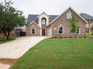 2913 Preston Club Dr, Sherman, TX 75092