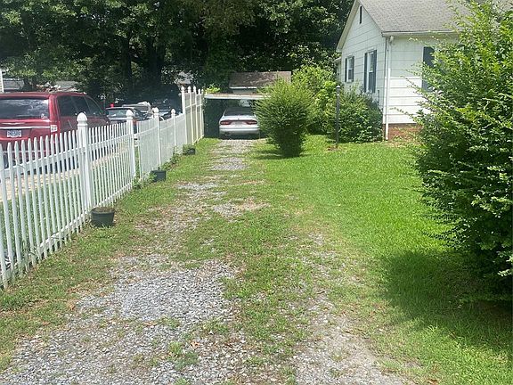 4th image of 926 E 8th Ave