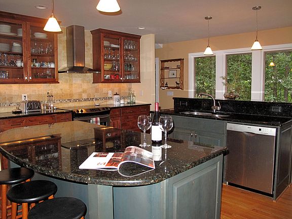 4th image of 103 Oakstone Dr