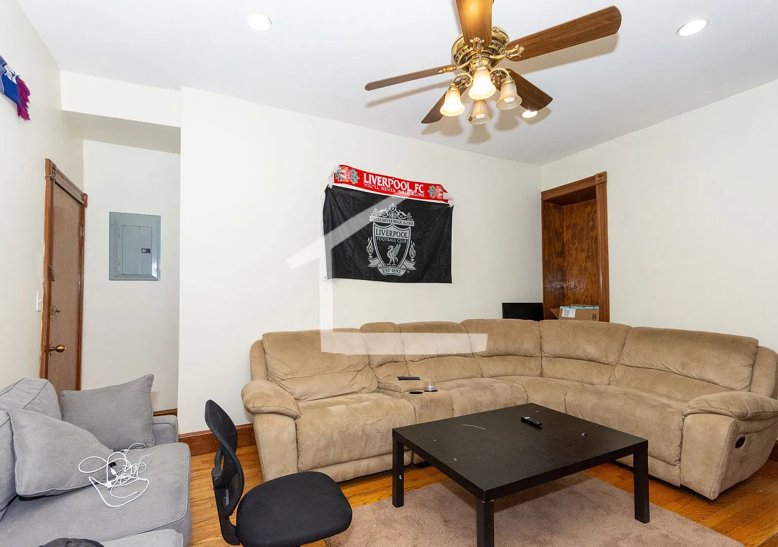 Charming 3 Bedroom-No Broker Fee — Photo 1
