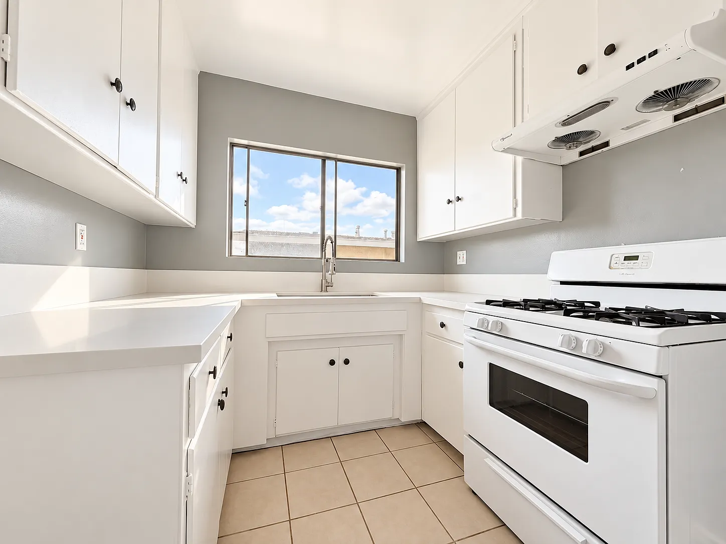 2 bed, 850 sqft, $2,175 — Photo 1