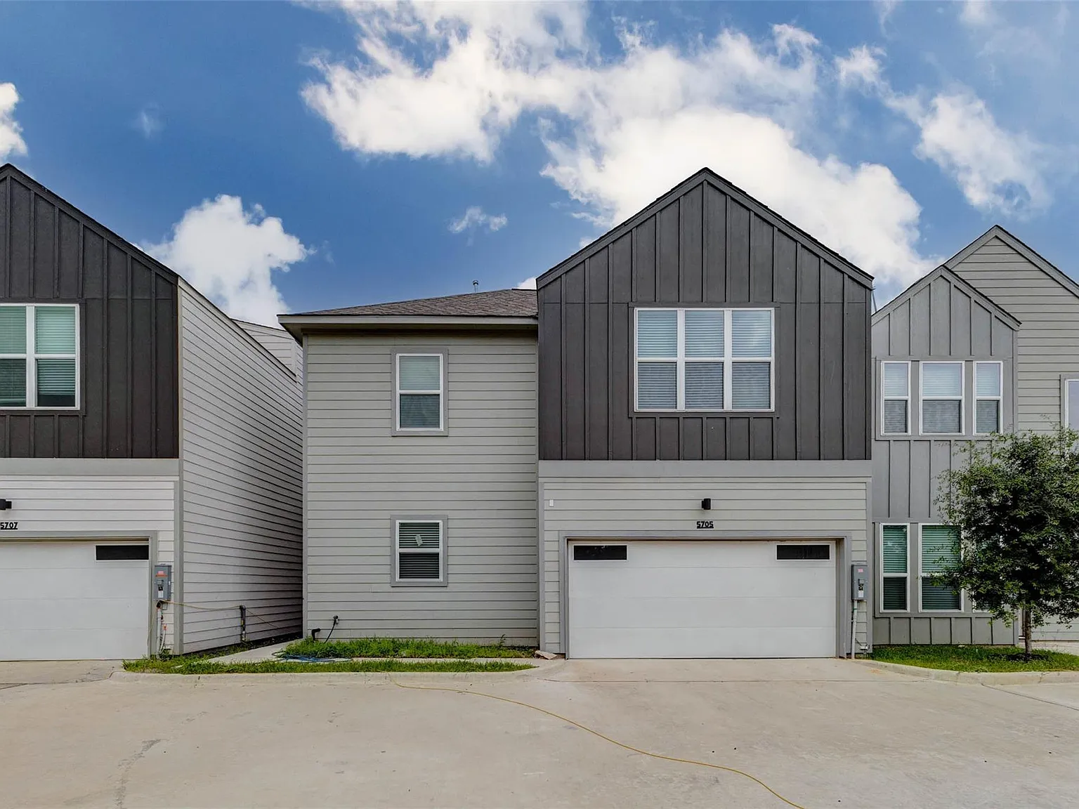 3 bed, 2.5 bath, 1927 sqft, $2,500 — Photo 2