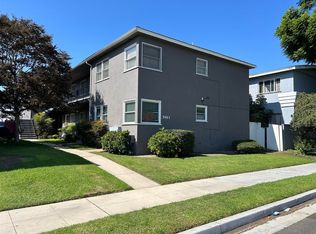 Fresh 2 bedroom 1 bath upper unit ready to rent! Small garage included!., Long Beach, CA 90805
