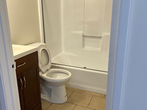 5th image of 1244 Stanley Ave #B
