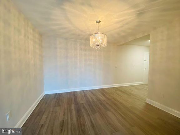 5th image of 1300 Army Navy Dr APT 623