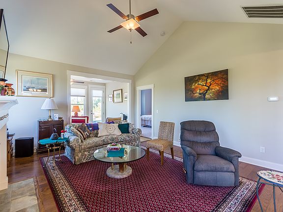 4th image of 3298 Beach Cove Ln