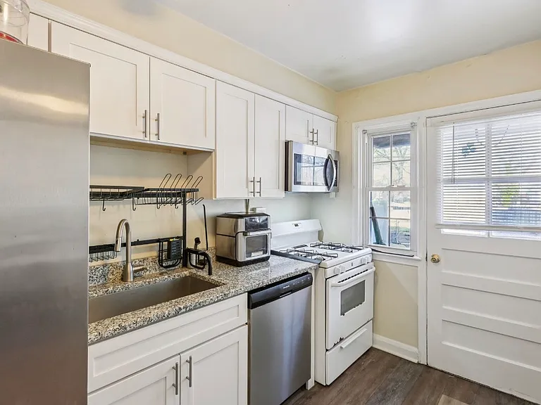 1770 Weston Ave — Photo 6