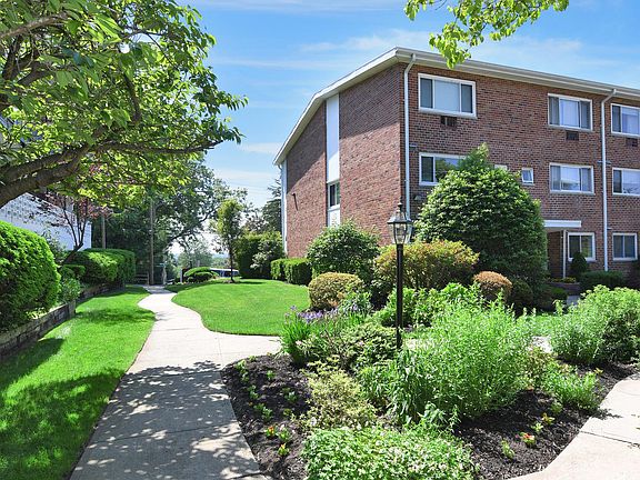 3rd image of 73 Carlton Ave APT D53