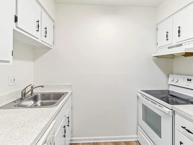 Foreman Apartments — Photo 6