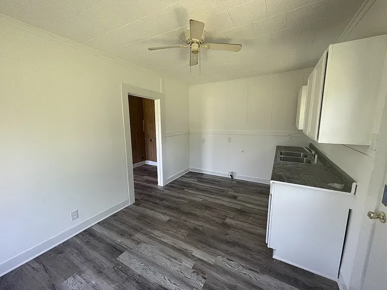 206 S King St #B — Photo 2
