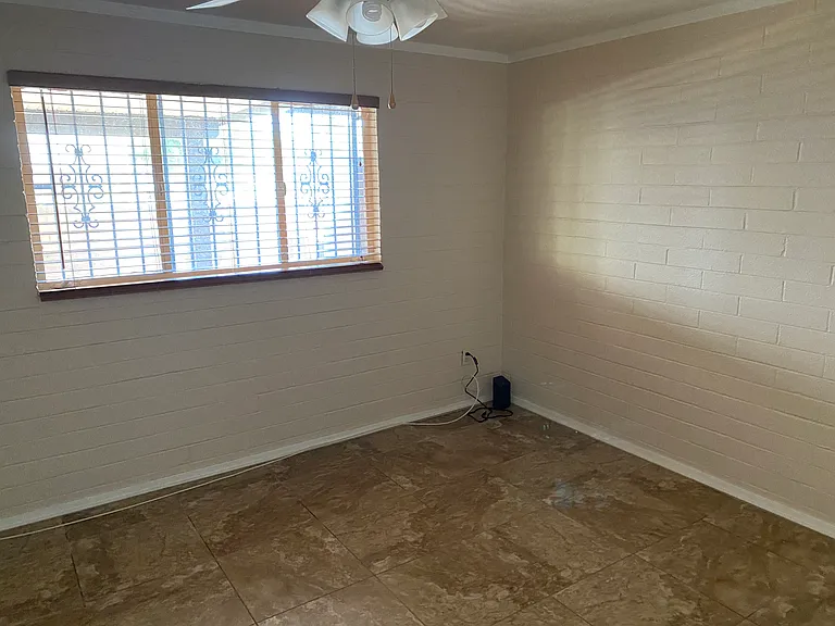 527 N Stewart Ave — Photo 17