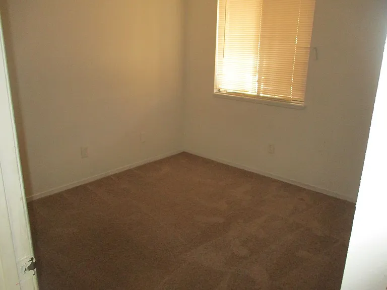 2209 N Jones Blvd — Photo 3
